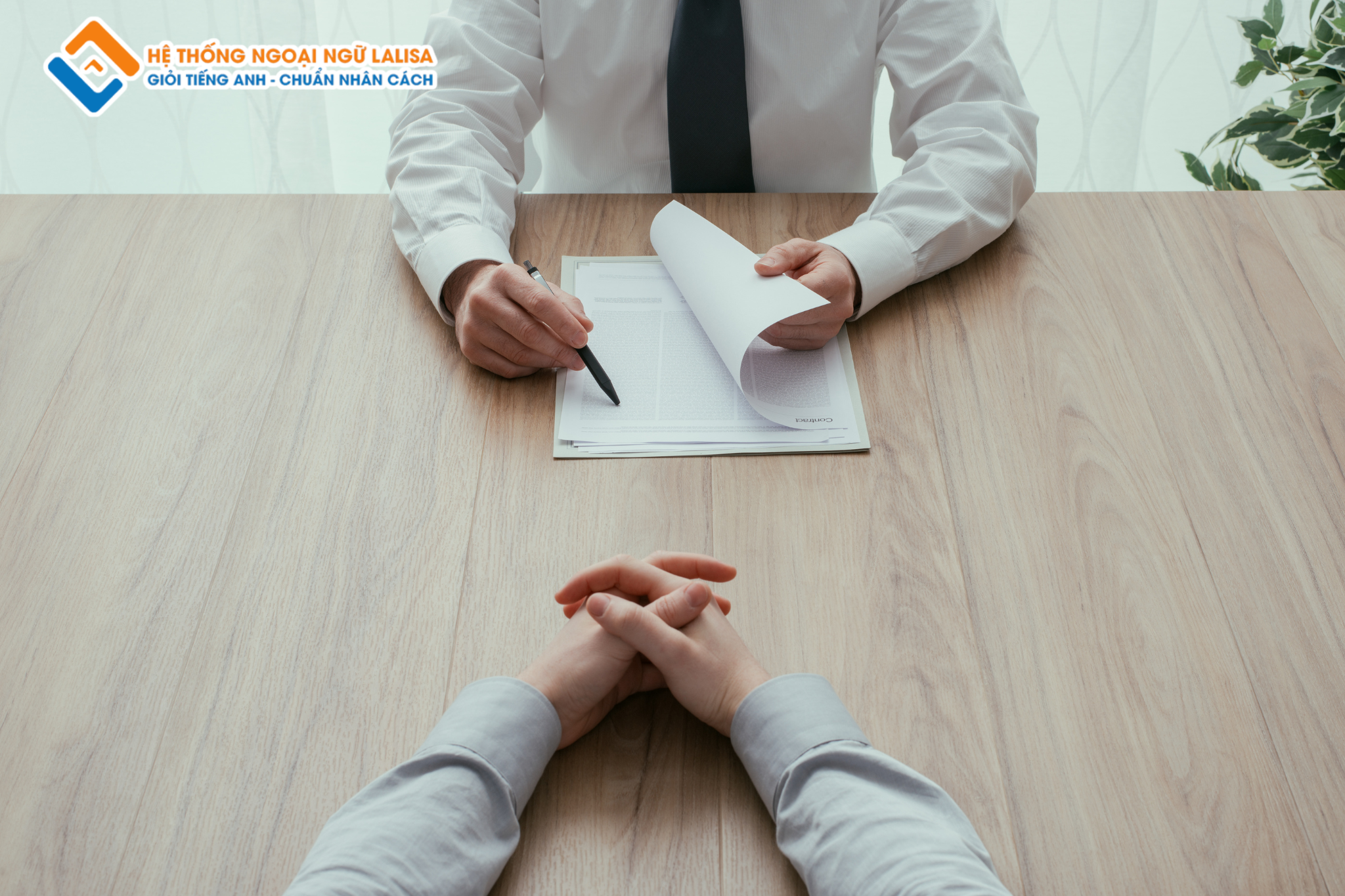 Tiếng Anh Giao Tiếp Thực Tế: 4 Tình Huống Bạn Cần Thành Thạo