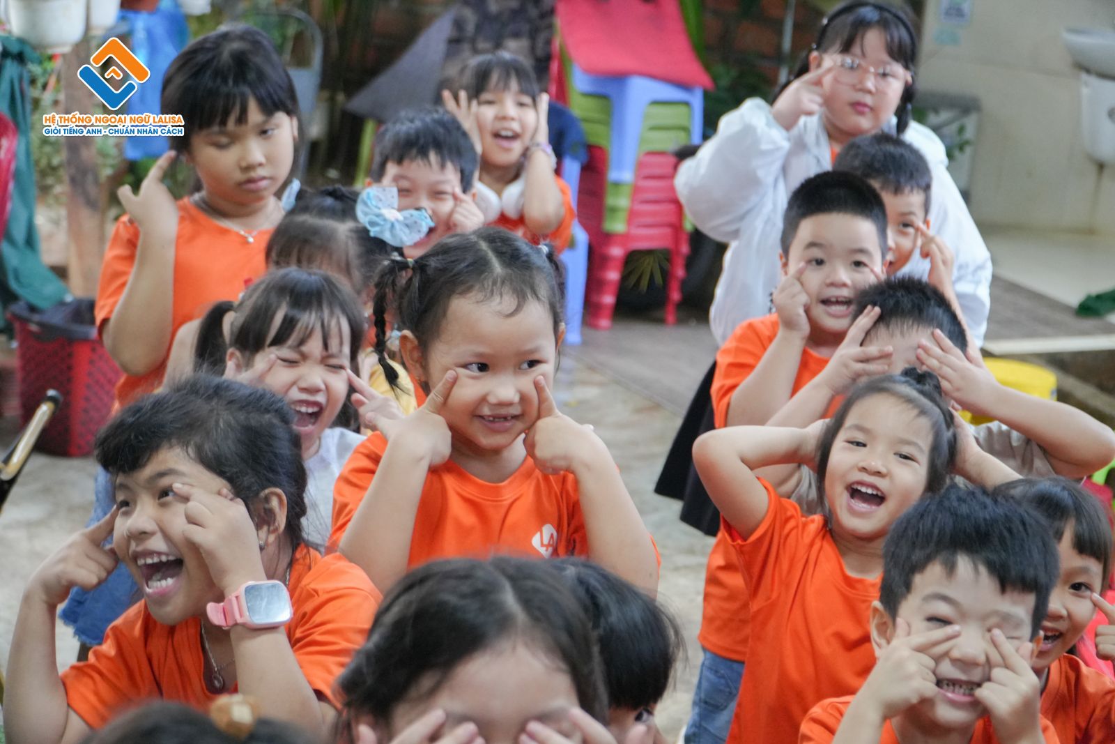 DỰ ÁN “LỚP HỌC KHÔNG BÀN GHẾ – KHÔNG TIVI